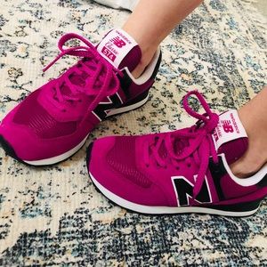 women’s•new balance•classic•574•V2•size 6.5•fuschia•black•suede